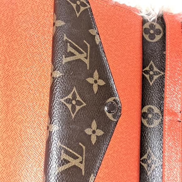 LV Marie Wallet - Picture 8 of 11